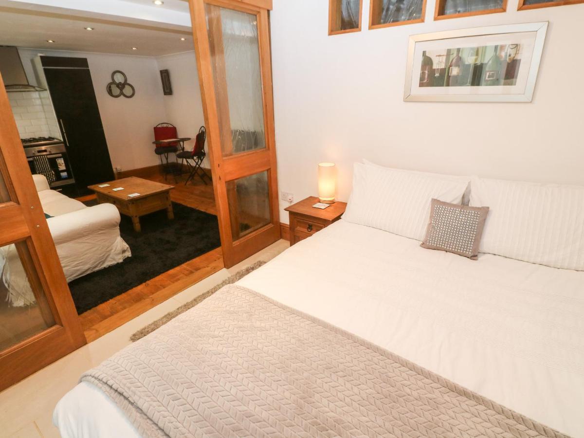 Maia House Apartment เพนริน ภายนอก รูปภาพ