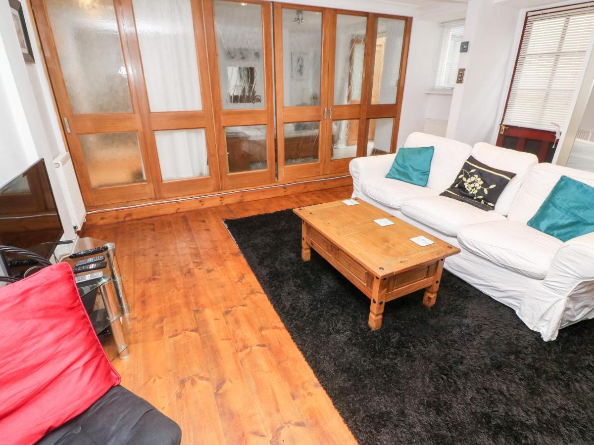 Maia House Apartment เพนริน ภายนอก รูปภาพ